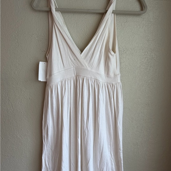 V neck top with twist straps  size 12 - Picture 3 of 5